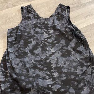 Old Navy Activewear sleeveless tee with v-neck